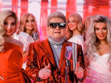 Намного скромнее отца: как выглядят сын, внук и невестка эпатажного ...