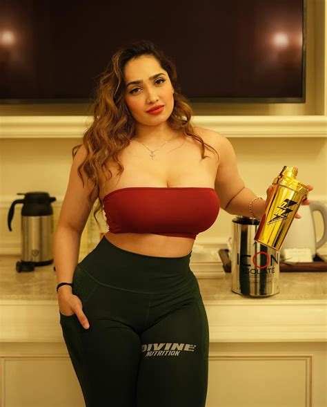 Aditi Mistry : r/IndianActressHub