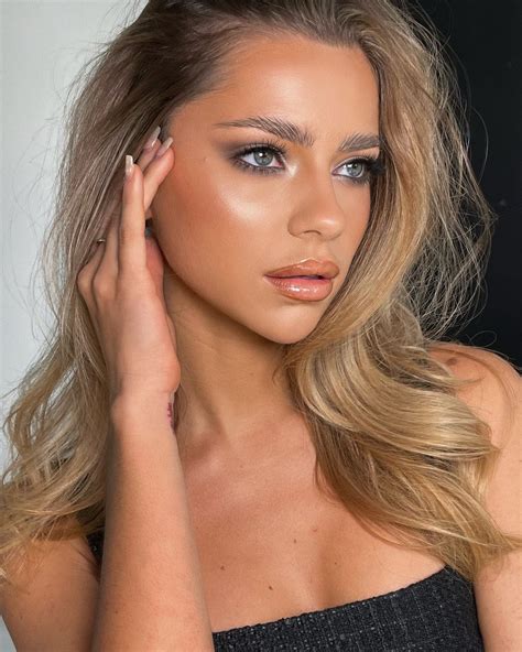 MEET THE MODEL: KINSEY GOLDEN – Nakedvice