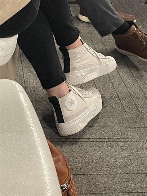 Can anyone identify this Converse style? : r/Converse