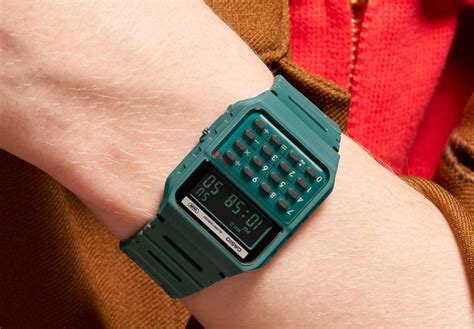 Представлены современные часы с калькулятором Casio