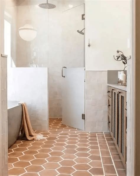 52 Warm Terracotta Tile Ideas For Bathrooms - Shelterness