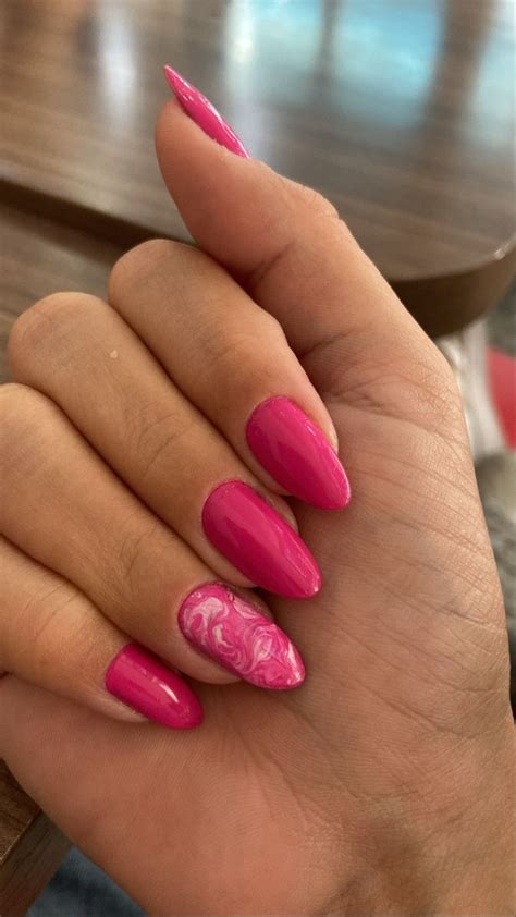 Unha Amendoada Rosa Pink - Unha amendoada decorada pink | Ideias de unha formato amendoado, Pink ...