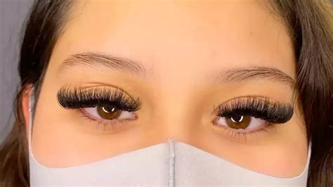 Volume Lash Extensions 101: Everything You Need to Know