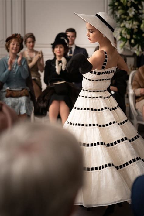 dowdy  dior creating  costumes   harris   paris