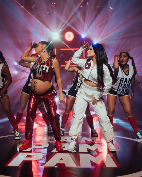 Natti Natasha y Becky G en The Tonight Show | Becky g, Becky, Jimmy