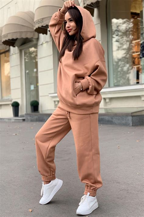 Why Baggy is Beautiful: The Rise of Oversized Tops in Fashion - BLESZD