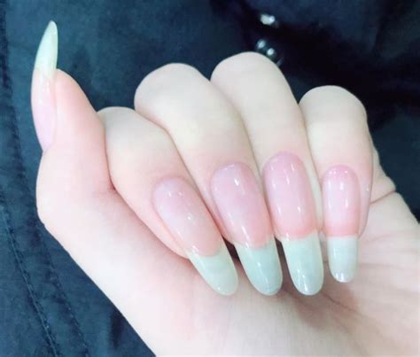 Berylfen on Instagram: “#naturallongnails #naturalcolour #handmodel # ...