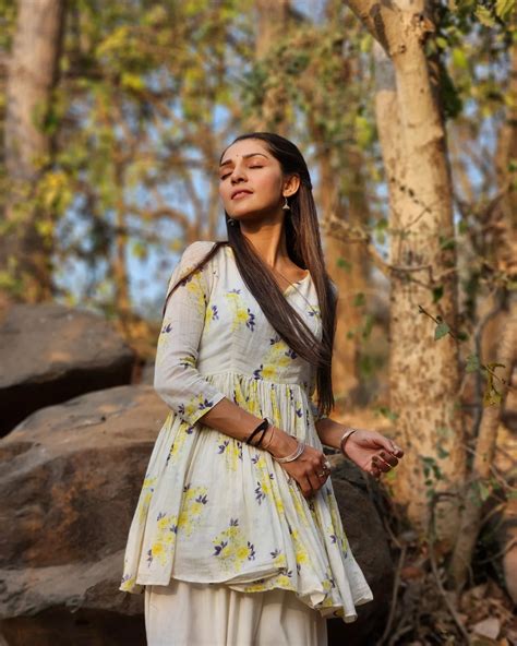 Tisha Kapoor🐾 🐰 | When the sun shines brighter 🧿 ️ . . . . Pc:- @mi