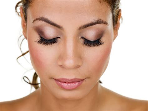 fake eyelashes how to