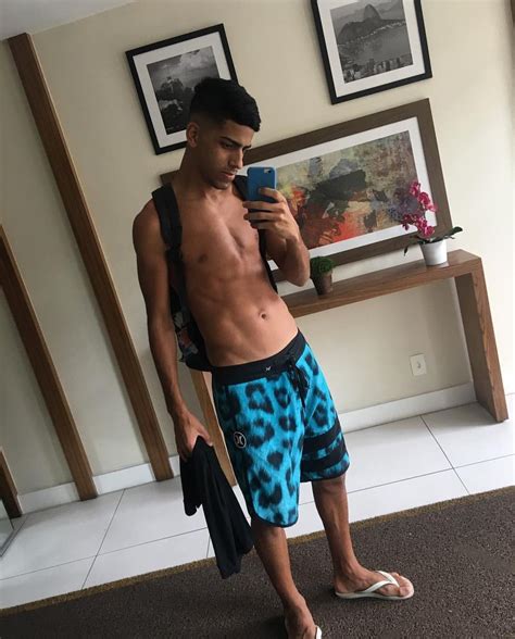 Homens Gostosos E Pauzudos - Pin de Kezzety em ᎷᎬNᏆNᎾᏚ | Rapazes sensuais, Garotos sensuais, Homens ...