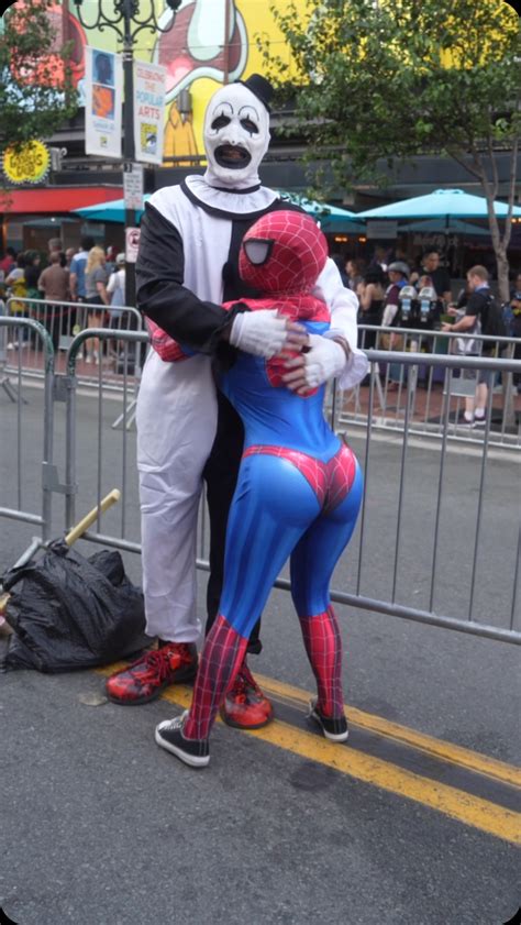 Cristina | Runnin around giving hugs @minitinah02 🕸️💙♥️ #explorepage #