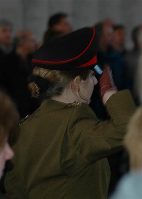 Female soldier salutes during the Last Post | Every evening … | Flickr