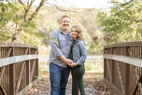 Courtney & James: Rochester Maternity Session — Kallie Rollenhagen