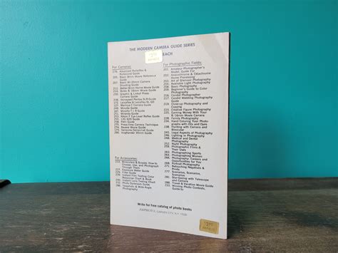 Guide for the Amateur Photographer's Model - Maria Stinger, Bunny Yeager