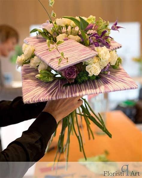 Pin van Hui Xin op Hand-tied bouquets | Moderne bloemstukken ...
