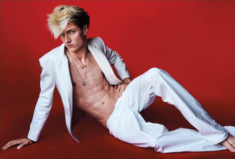 Lucky-Blue-Smith-2016-V-Magazine-Photo-Shoot-002