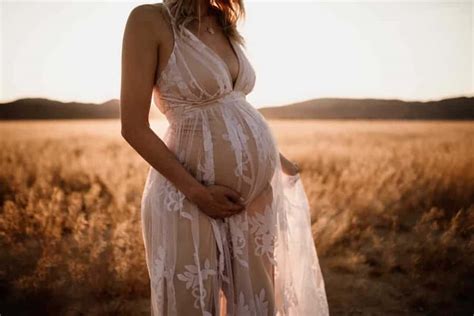 [100+] Pregnancy Pictures | Wallpapers.com