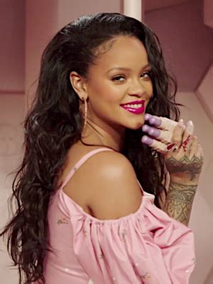 Hottest Women Celebrities' Impact on Social Media. - fbx7yi6