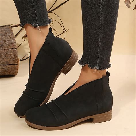 hiking boots wide women 6