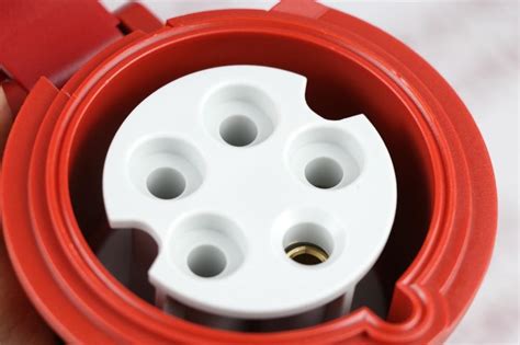 Кабельная розетка Mennekes 32А-6H/400V/IP44