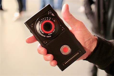Первый взгляд на первый голографический смартфон RED Hydrogen One ...