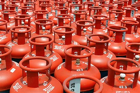 centre aims  provide  lakh lpg connections   years