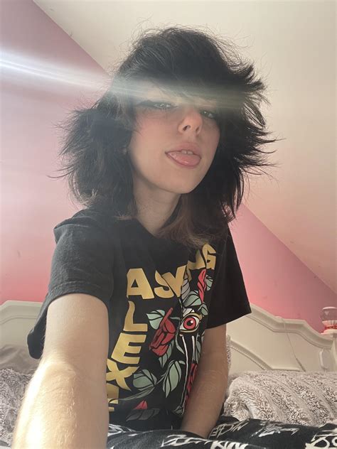 Who would've thought that leggings look fetch on me lol : r/femboy