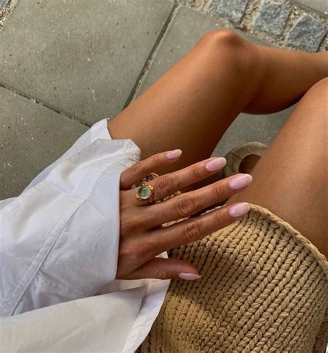 Pin von mikenna auf accessories | Haare und nägel, Minimalist nails ...