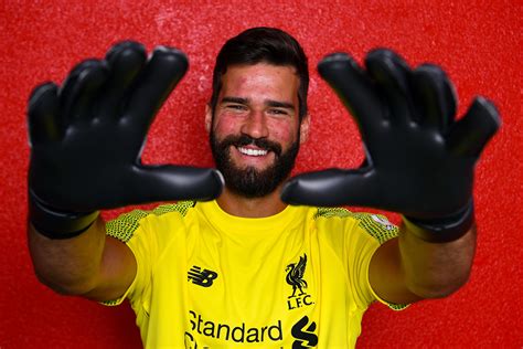 Liverpool sign Roma goalkeeper Alisson