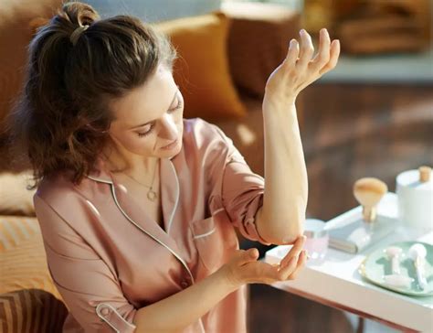 Ето какво означава, ако имате загрубяла кожа на лактите | Actualno.com