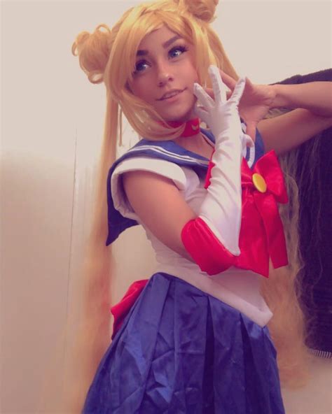 Latina thighs | I should really invest in buying a flat iron | Instagram