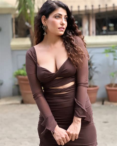 Nikita Soni | I am grateful for being alive today.🧡 #nikitasoni #