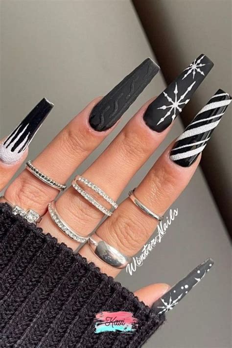 40+ Black Christmas Nails: Nail Art for a Red Carpet Look