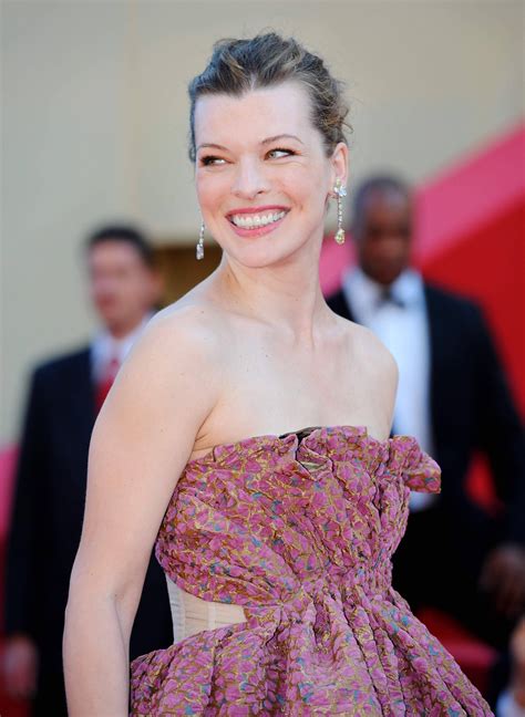 Download Lovely Actress Milla Jovovich Floral Wallpaper | Wallpapers.com