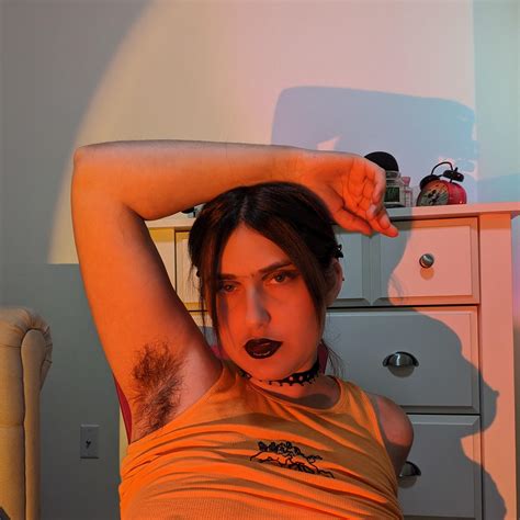 Pheromones are calling your name : r/hairywomenaresexy