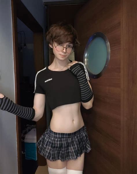 Say hi if you think I'm cute 🥺 : r/femboy