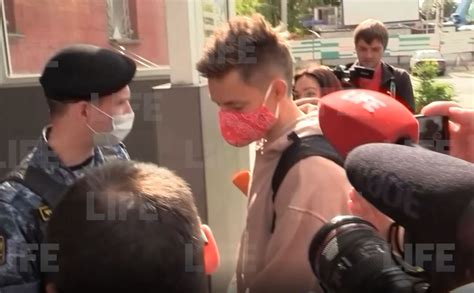 Дудь приехал в Зюзинский суд, где сегодня рассматривают его дело о ...