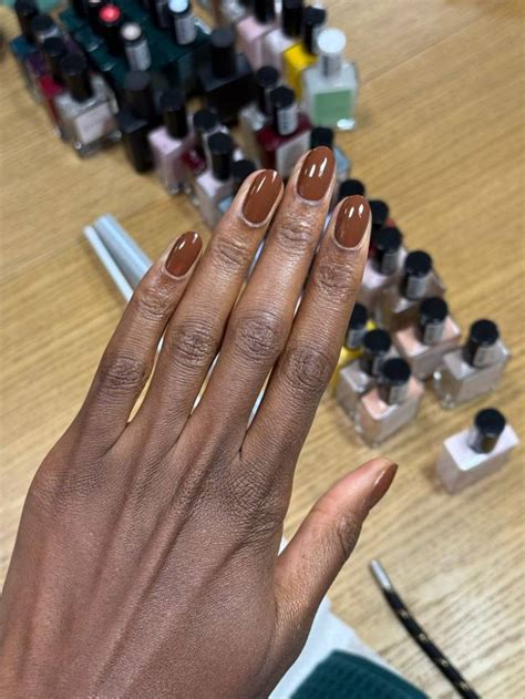 Cor De Esmalte Pele Morena - Cores de esmalte para pele morena: 13 tons que você precisa em 2026
