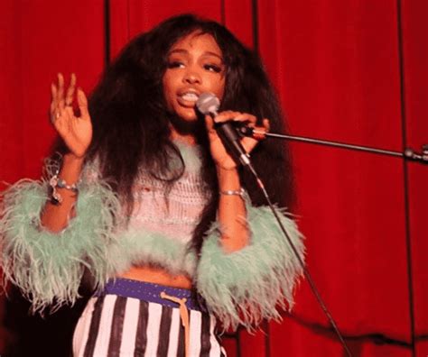 SZA Performs, Delivers Speech at High School Alma Mater (VIDEO)