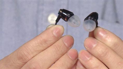 Earphones know left from right even when you don't - CNET