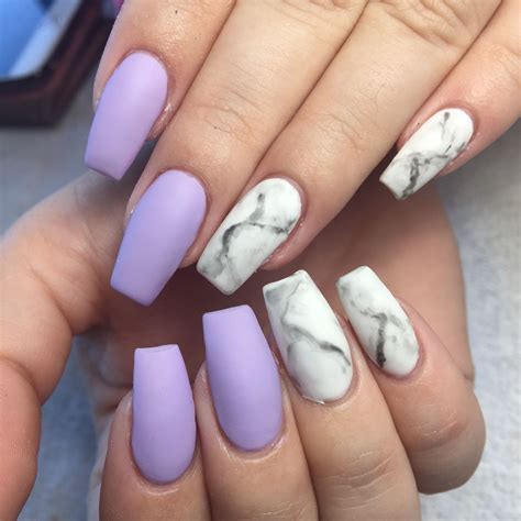 Фиолетовый маникюр с мраморным эффектом - COLLECTION-DESIGN.RU