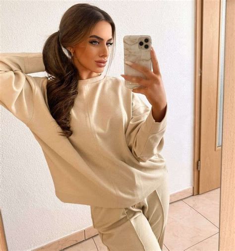Who Is Valeria? Bio, Age, Height, Weight, Family, Boyfriend, Net Worth ...