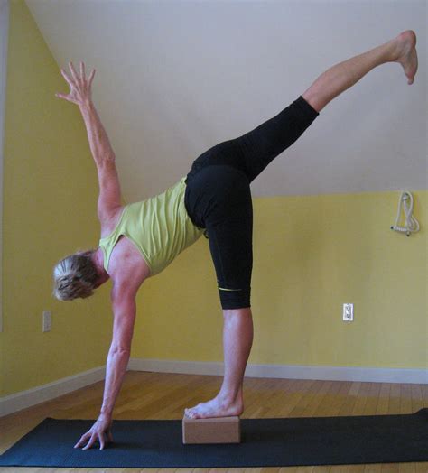 ardha chandrasana  yogamom  deviantart