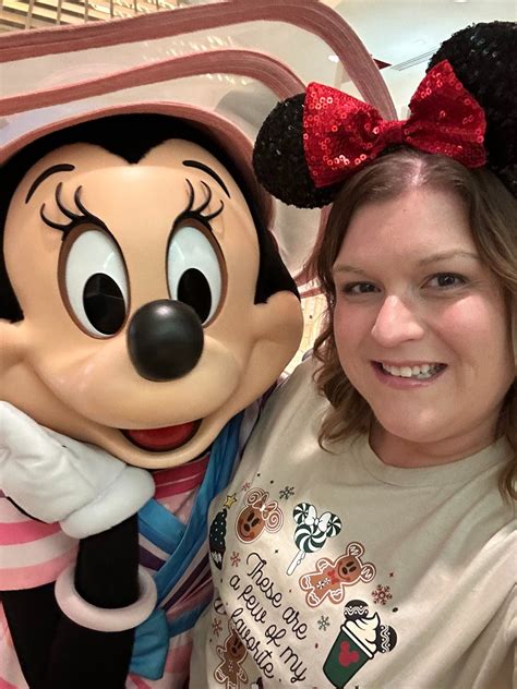 Cape May Cafe Disney Dining Review | Character Breakfast & Buffet ...