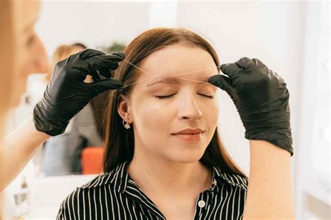How to Remove Hair from the Face - Makup Tricks
