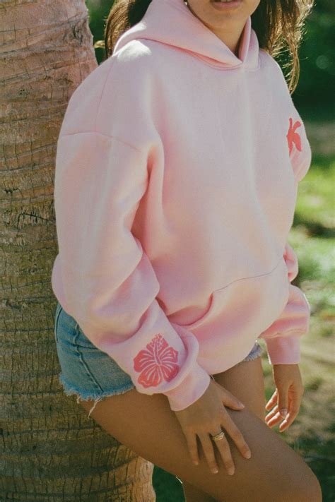 Gallery – Pink Palm Puff