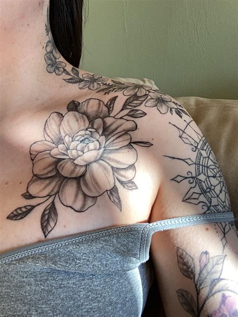My lastest and favorite tattoo I’ve gotten. Flowers for my children’s ...