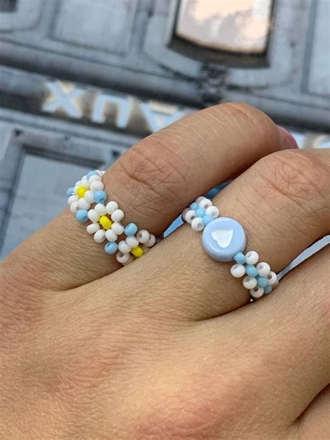 Летние кольца ️🌷 | Diy beaded rings, Bead jewellery, Beaded bracelets diy