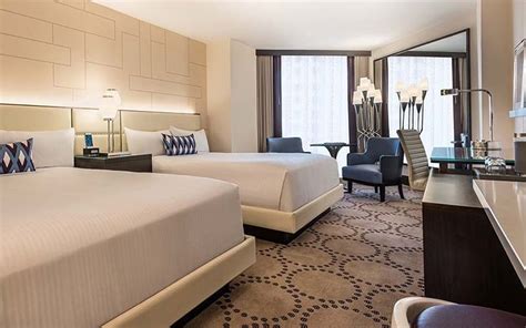 Harrah's Rooms & Suites | Photos & Info | Las Vegas Hotels